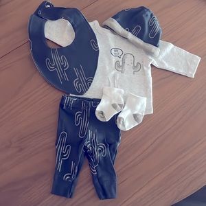 Carter’s Newborn outfit